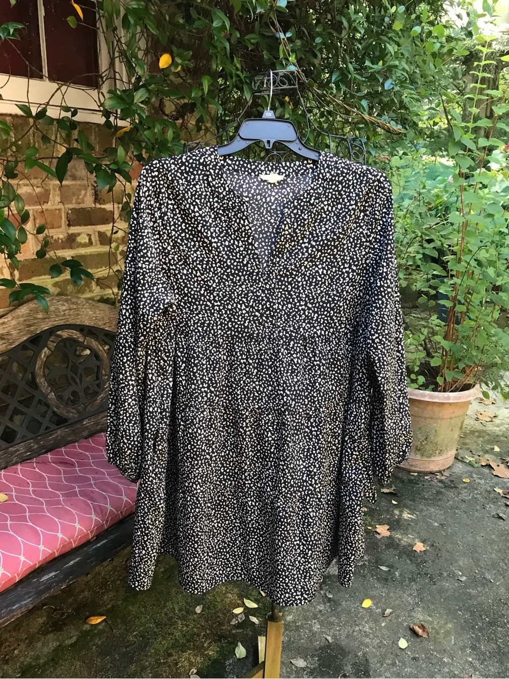 Cotton Bleu- BLACK/IVORY PRINT RUFFLE DRESS- Size Large- EUC